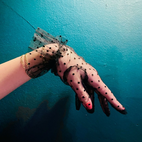 New! Sheer Polka Dot Ruffle Gloves - Picture 6 of 12